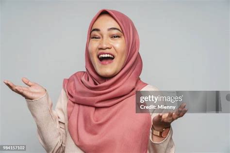 119,210 Malaysian Woman Stock Photos & High